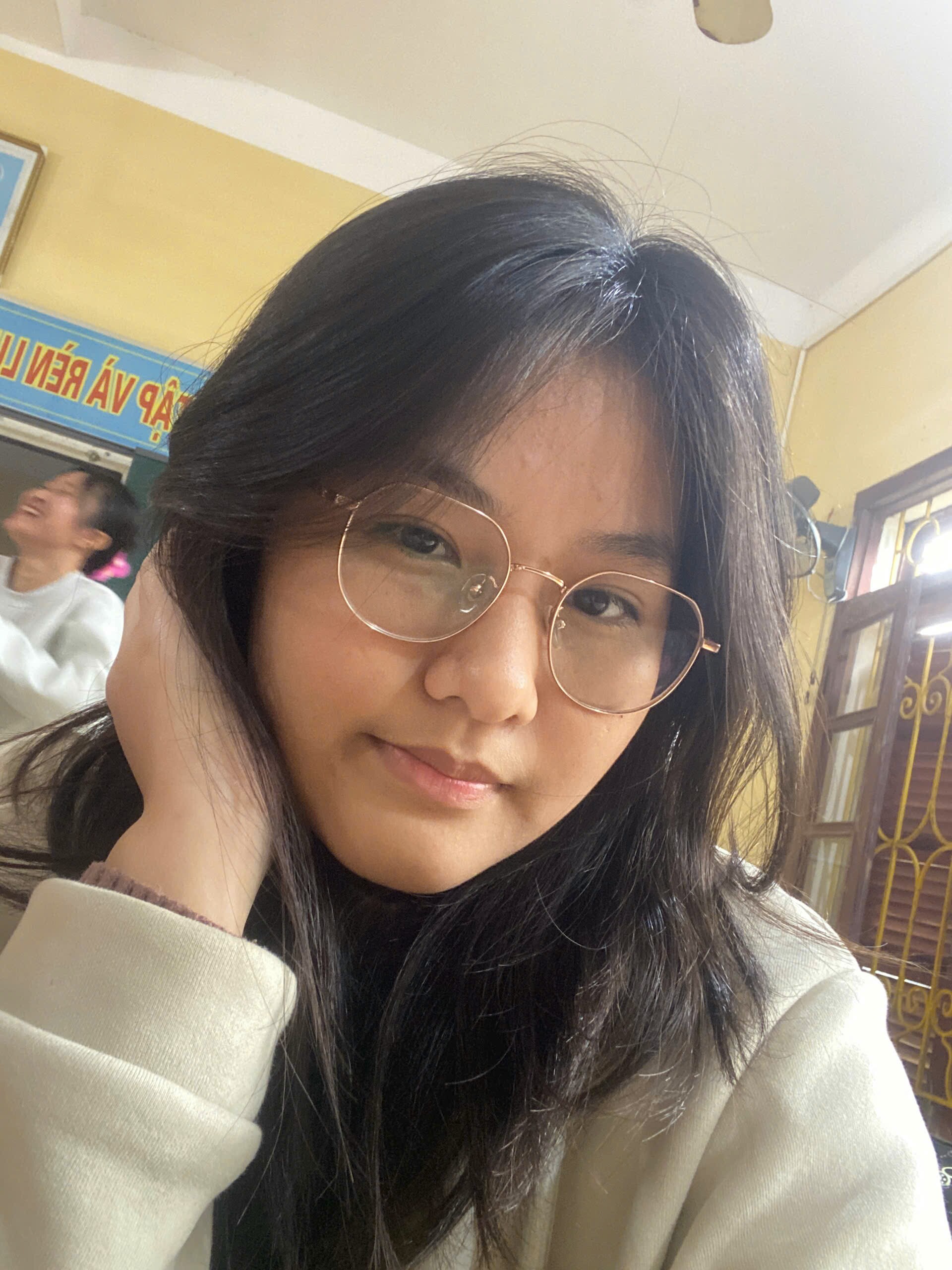 Cô bé ướt át