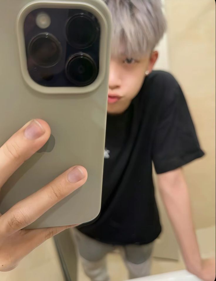 Việt Hoàng 